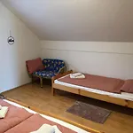 Sweet Hideout * Filovci